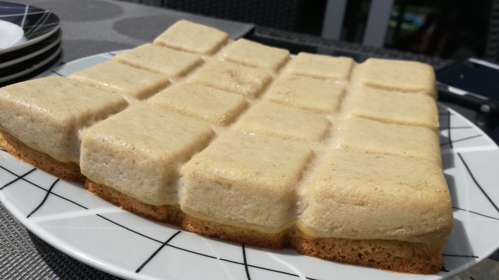 Gâteau magique à la vanille et son coulis de fraises