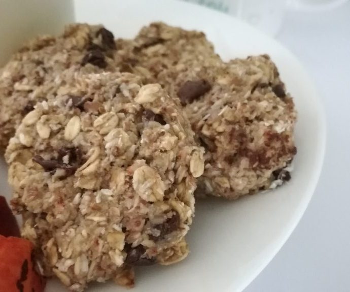 Biscuits aux flocons d’avoine et pépites de chocolat ( sans beurre, sans sucre )